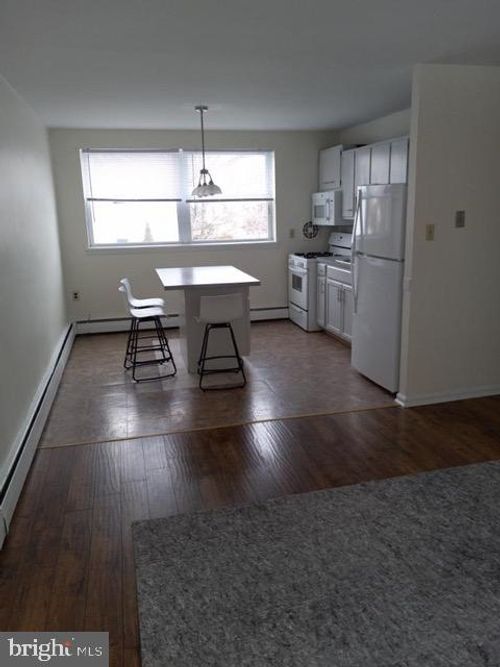 901 E Pleasant Ave, GLENSIDE, PA, 19038-8041 | Card Image