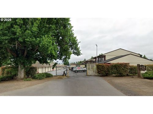 8208 Ne 13th Ave, Vancouver, WA, 98665-9673 | Card Image