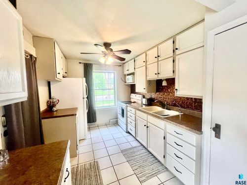 427 Brown W St Street, Luverne, MN, 56156 | Card Image