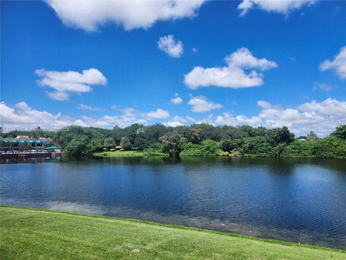 apt-205-9450 Poinciana Pl, Davie, FL, 33324-4825 | Card Image