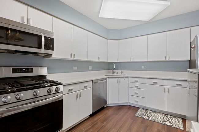 APT-311 - 3100 Lexington Ln, Condo with 2 bedrooms, 2 bathrooms and 1 parking in Glenview IL | Image 9