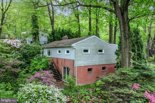 588 Lancaster Pike, NEW PROVIDENCE, PA, 17560-9418 | Card Image