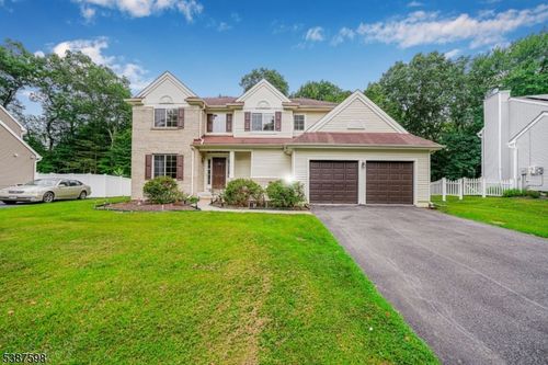 38 Crestwood Cir, Budd Lake, NJ, 07828-2536 | Card Image