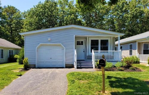 201 Village Circle W, Brookhaven, NY, 11949 | Card Image