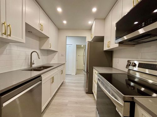365 Ginger Dr, New Westminster, BC, V3L5L5 | Card Image
