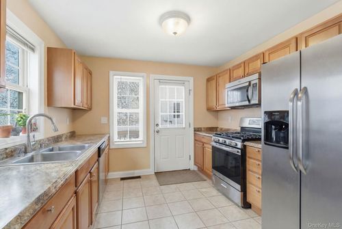 60 Wenliss Ter, Wappingers Falls, NY, 12590-2715 | Card Image