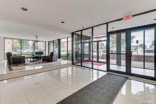 apt-2e-225 1st St, Mineola, NY, 11501-3926 | Card Image