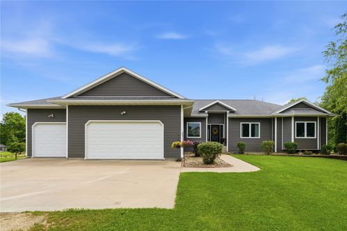 7977 218th Ave, Martelle, IA, 52305-7587 | Card Image