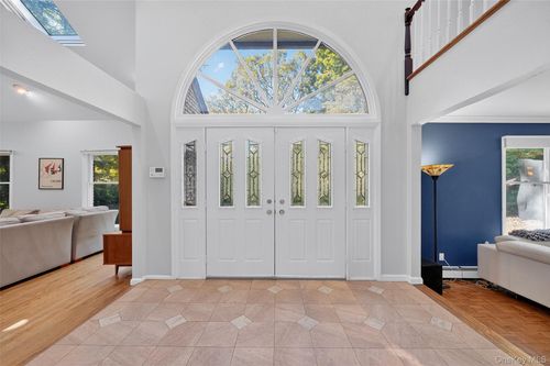 23 Chester Ct, Cortlandt Manor, NY, 10567-6361 | Card Image