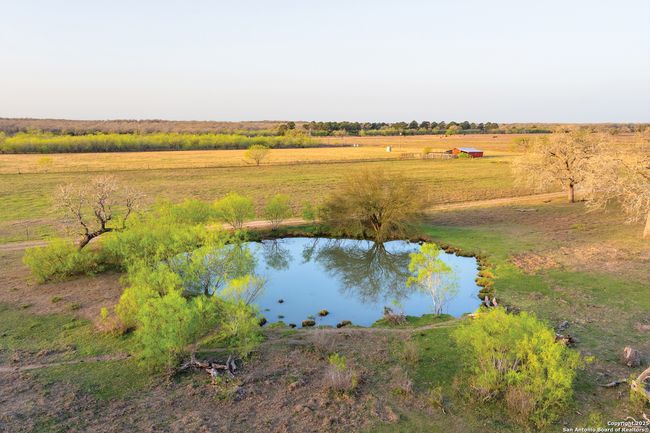 343 Batey Rd, Home with 3 bedrooms, 2 bathrooms and null parking in Nixon TX | Image 25