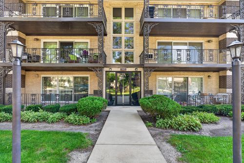 9-925 8th Avenue, La Grange, IL, 60525 | Card Image