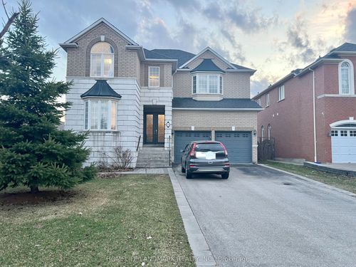 18 Fountain Crt, Richmond Hill, ON, L4S2K4 | Card Image