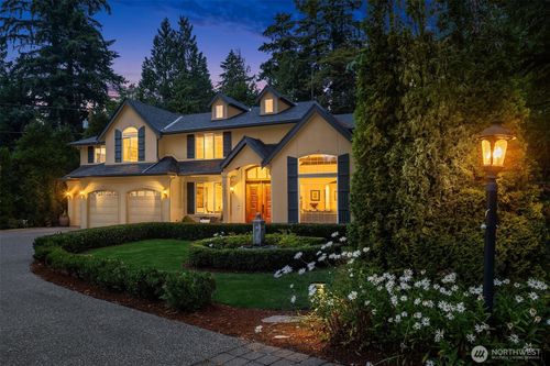 12022 Ne 97th St, Kirkland, WA, 98033-5821 | Card Image