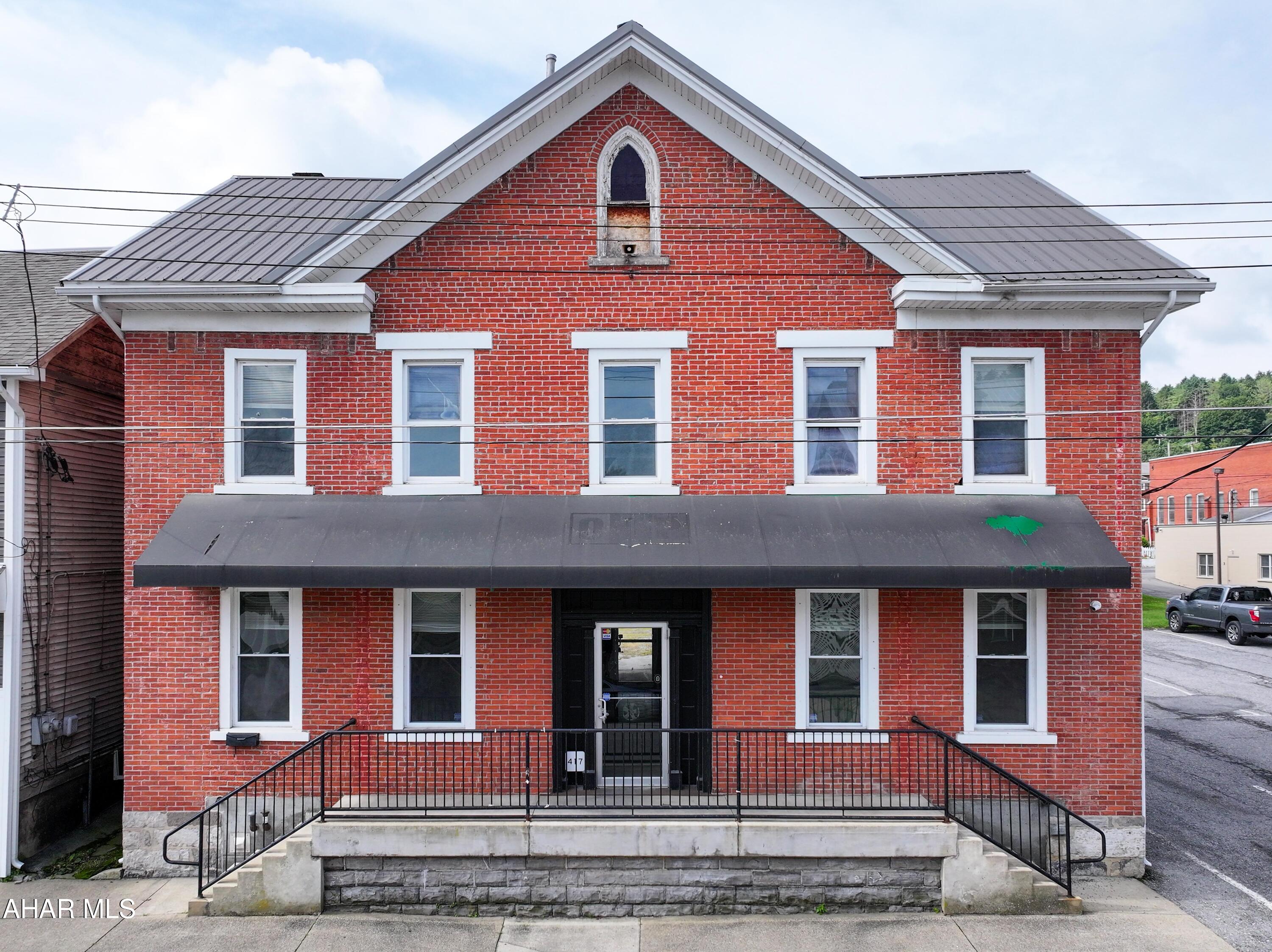 417 W 2Nd St, Williamsburg, PA 16693