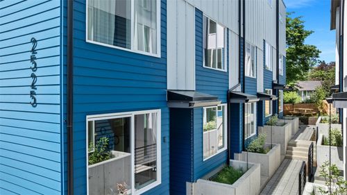 b-2525 29th Ave S, Seattle, WA, 98144-5401 | Card Image