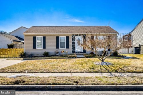 9 Francis Green Cir, Essex, MD, 21221-4759 | Card Image