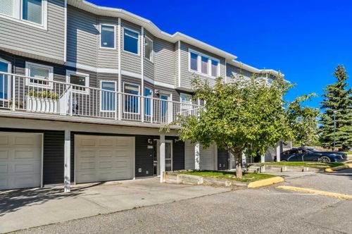 677 Regal Pk Ne, Calgary, AB, T2E0S6 | Card Image