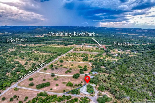457 N Tomahawk Way, House other with 4 bedrooms, 3 bathrooms and null parking in Concan TX | Image 64