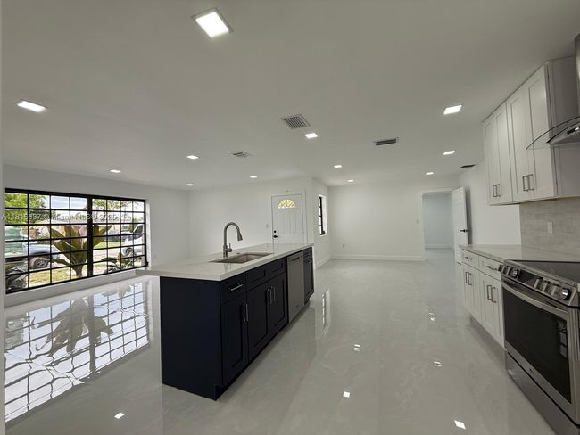 4314 Sw 97 Th Ct, House other with 5 bedrooms, 2 bathrooms and null parking in Miami FL | Image 10