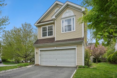 1 Smoke House Ct, Whitehouse Station, NJ, 08889-3223 | Card Image