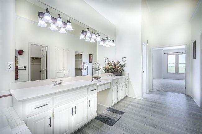 Master Bathroom | Image 16