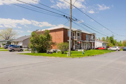 55 Rue Cléophas, Home with 3 bedrooms, 1 bathrooms and null parking in Salaberry de Valleyfield QC | Card Image