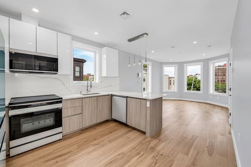 ph-181 Maverick St, Boston, MA, 02128-3107 | Card Image