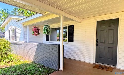 111 Whitney Ave Ne, Huntsville, AL, 35811-1432 | Card Image