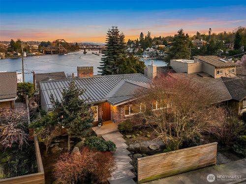 5412 40th Ave W, Seattle, WA, 98199-1033 | Card Image