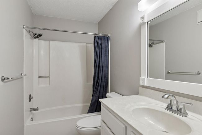 Main floor full bath | Image 15