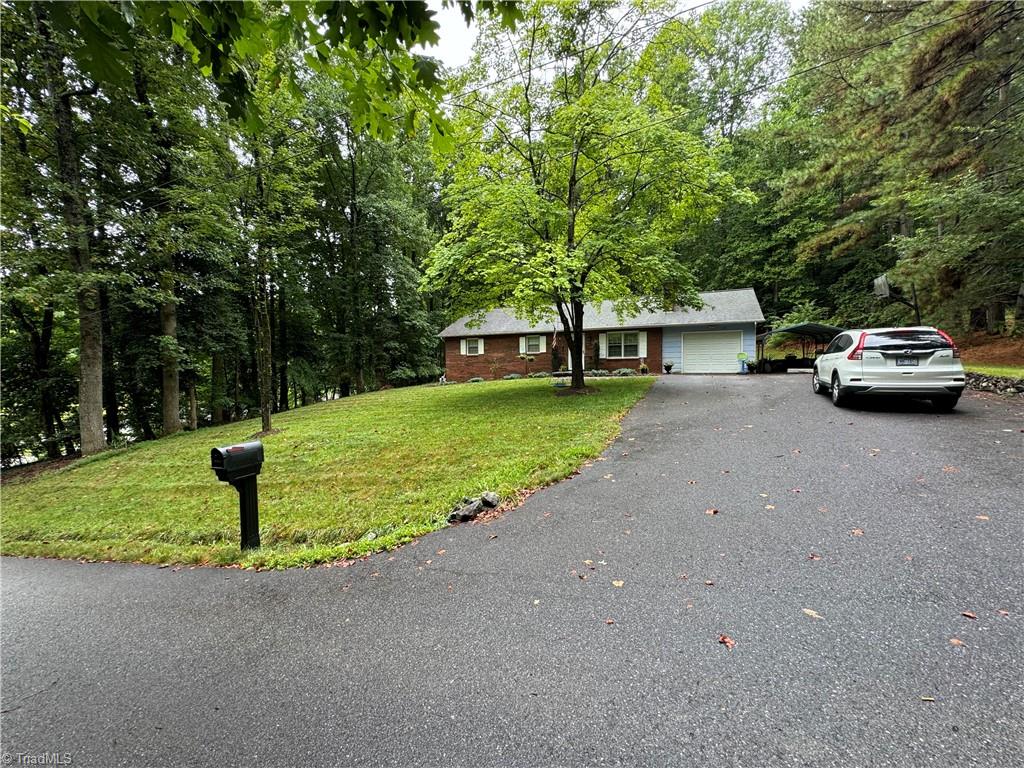 Bayfield Rd, Wilkesboro, NC 28697