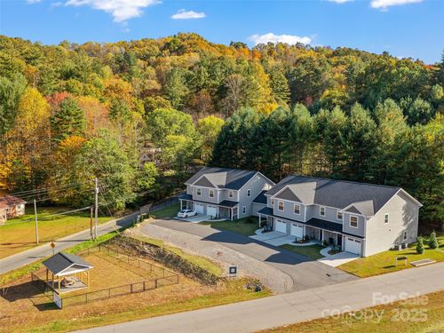 unit-102-100 Red Twig Ln, Burnsville, NC, 28714-2129 | Card Image