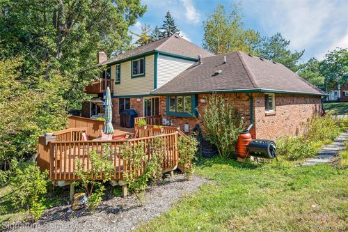 5160 Greenbriar Dr, West Bloomfield, MI, 48323-2323 | Card Image