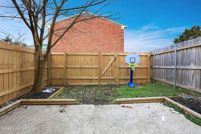 6904 Holly Lake Dr, Townhouse with 2 bedrooms, 1 bathrooms and null parking in Louisville KY | Image 15