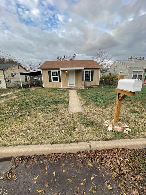 20 E 39th St, San Angelo, TX, 76903-2122 | Card Image