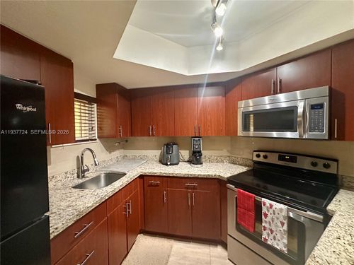 404-8205 Lake Dr, Doral, FL, 33166-7814 | Card Image