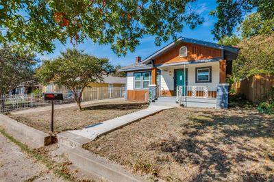 Bungalow with a porch | Image 2