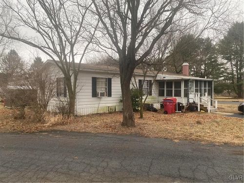 8966 Breinig Run Cir, BREINIGSVILLE, PA, 18031-2024 | Card Image