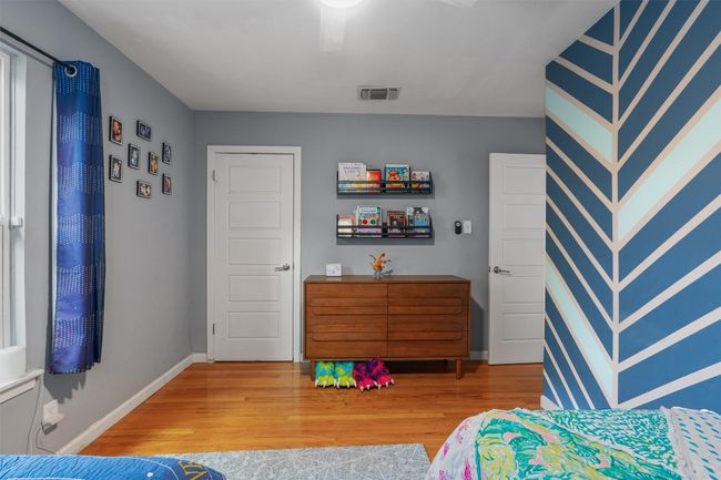 Secondary bedroom | Image 25