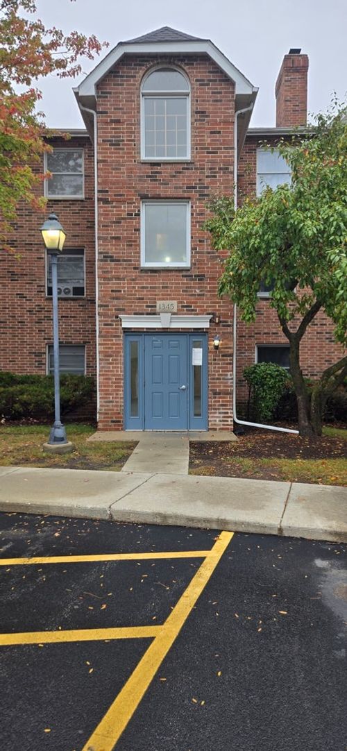 apt-1a-1345 Cunat Ct, Lake In The Hills, IL, 60156-5299 | Card Image