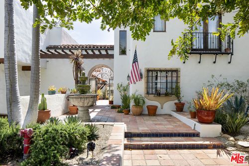 3-2652 29th St, Santa Monica, CA, 90405-2942 | Card Image