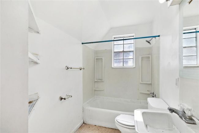 Upstairs bathroom | Image 13
