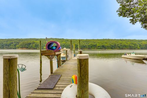 11 Stanton St, Waterford, CT, 06385-1400 | Card Image