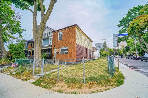 upper-104 Benson Ave, Toronto, ON, M6G2J1 | Card Image