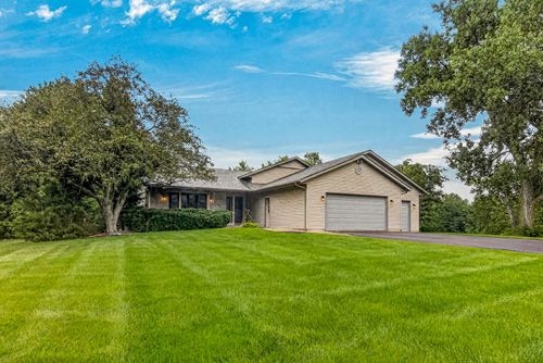 8483 E Cardinal Ln, STILLMAN VALLEY, IL, 61084-9624 | Card Image