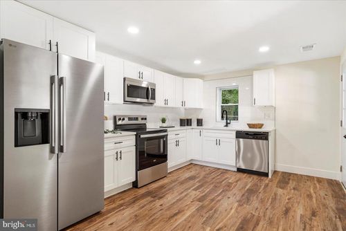 3724 Bay Dr, Middle River, MD, 21220-4401 | Card Image