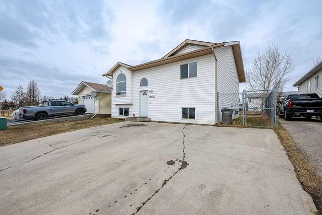 9228 94 A Avenue, Home with 5 bedrooms, 3 bathrooms and 4 parking in Grande Prairie AB | Image 1