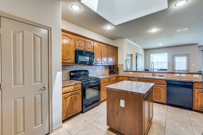 HUGE walk in pantry. GAS RANGE! | Image 8