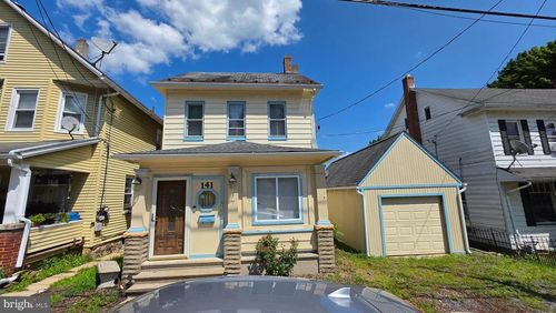 141 N 4th St, BANGOR, PA, 18013-1811 | Card Image