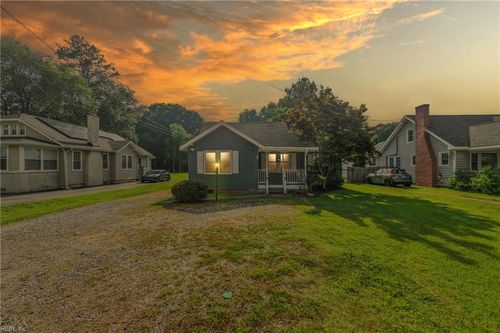 279 Wythe Creek Rd, Poquoson, VA, 23662-1934 | Card Image
